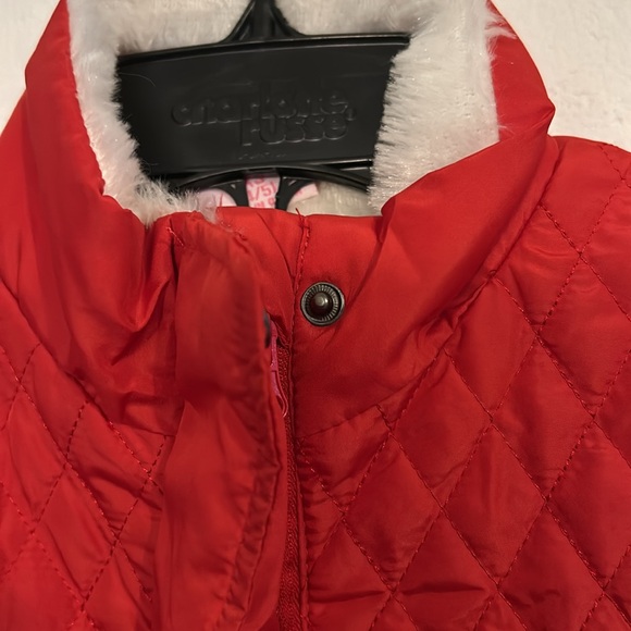 Girls Red Puffer Vest with White Fur - Picture 5 of 9